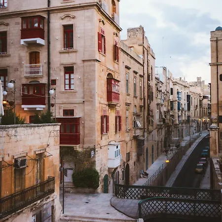 1br In The Centre Of By 360 Estates Daire Valletta