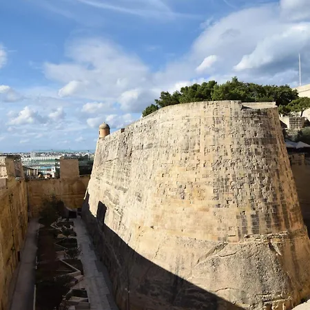 Daire 1br In The Centre Of By 360 Estates