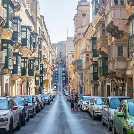 1br In The Centre Of By 360 Estates Daire Valletta