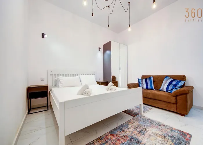 1br In The Centre Of By 360 Estates דירה