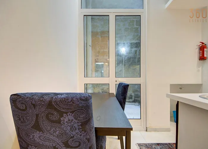 1br In The Centre Of By 360 Estates דירה *