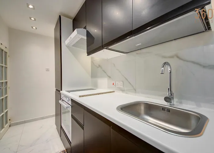1br In The Centre Of By 360 Estates דירה