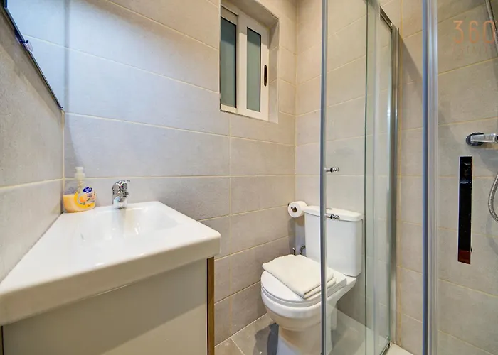 דירה 1br In The Centre Of By 360 Estates *