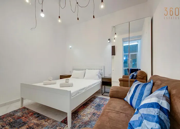 1br In The Centre Of By 360 Estates